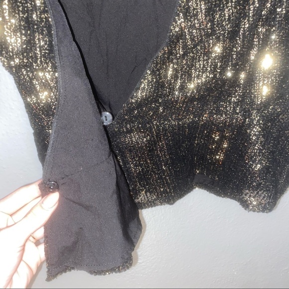 House of Harlow 1960 x Revolve Suri Sequin Wrap V-Neck Ruffle Sleeve Cropped Top - Picture 6 of 10